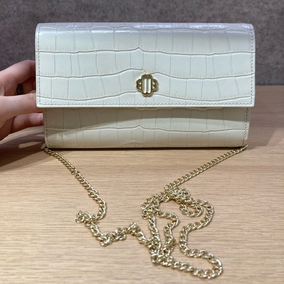 MAJE VANILLA COLOUR CROCODILE-EFFECT EMBOSSED LEATHER CLUTCH / WALLET WITH CHAIN - Picture 2 of 7